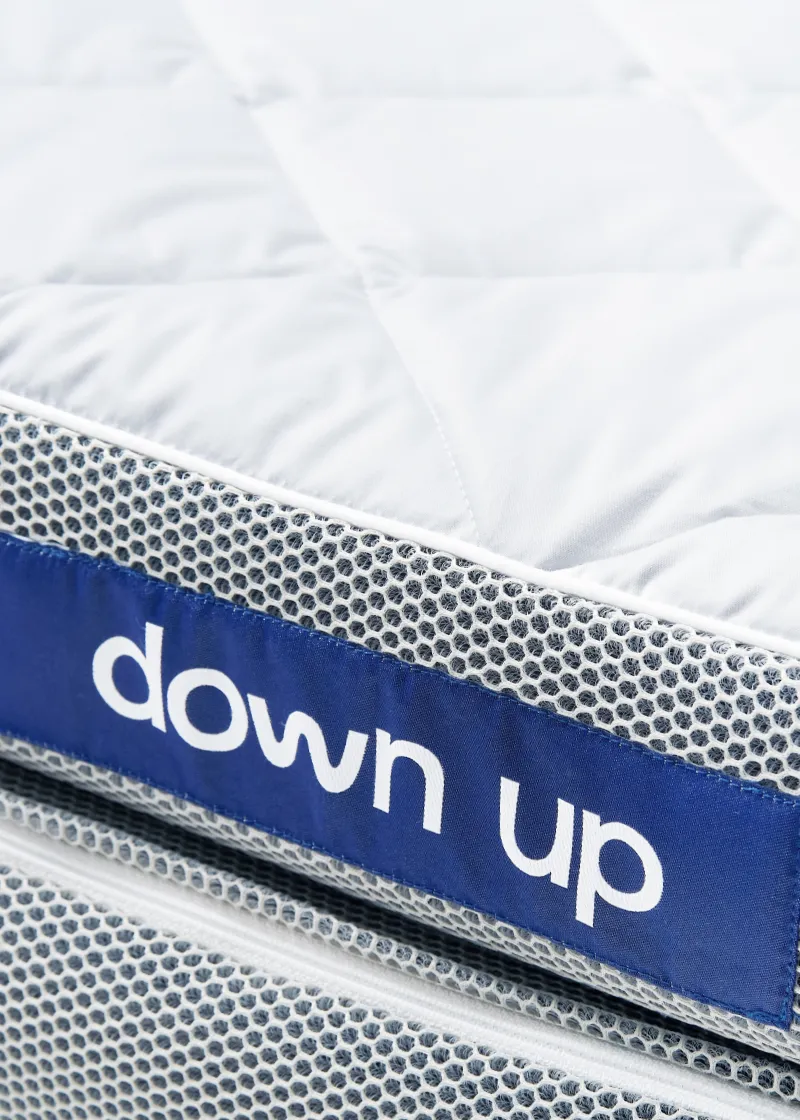down up のロゴが付いたマットレスの側面